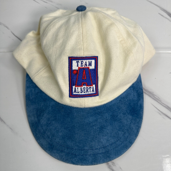 Vintage Accessories - Vintage Team Alberta‎ Cream Flat Brim Ball Cap Hat